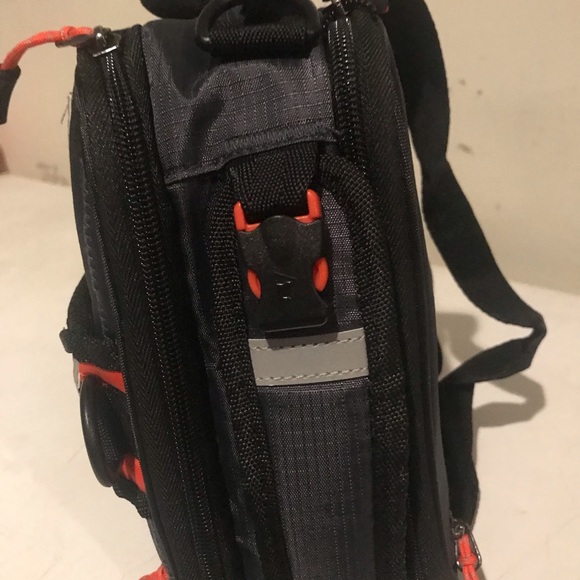 Ultra Arctic zone original expandable lunch box. New with tag. - Picture 7 of 12